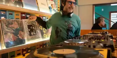 El Club del vinilo en Oye Bar_11zon
