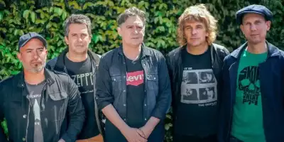 ella es tan cargosa_11zon